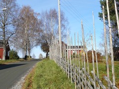 84-Centrum Tobal met Gardsgard  hek  van de buren Remy en Else